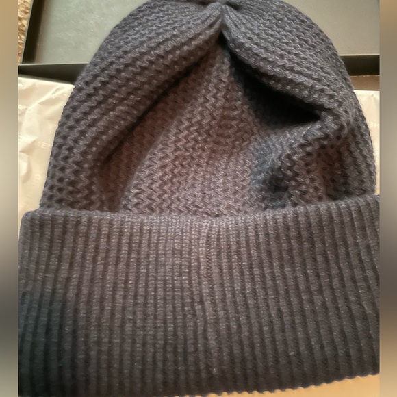 CHANEL cashmere beanie - Picture 4 of 4